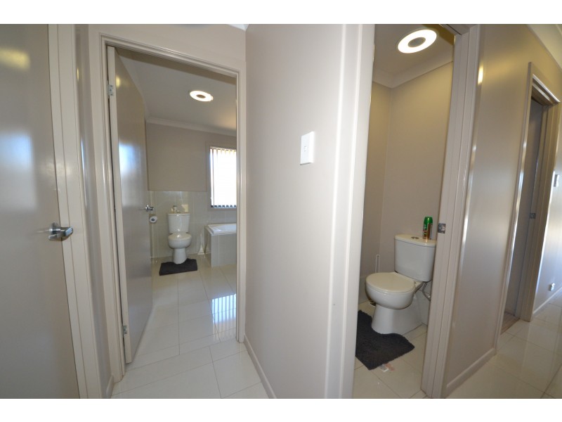 8 Lawson Ct, Gracemere QLD 4702