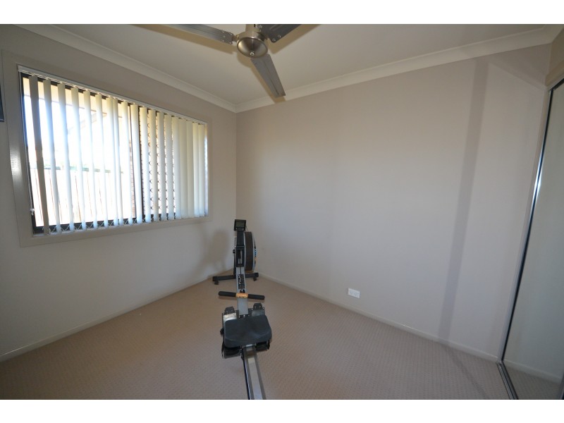 8 Lawson Ct, Gracemere QLD 4702