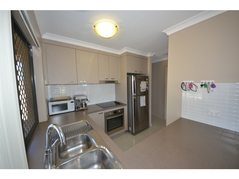 8 Lawson Ct, Gracemere QLD 4702