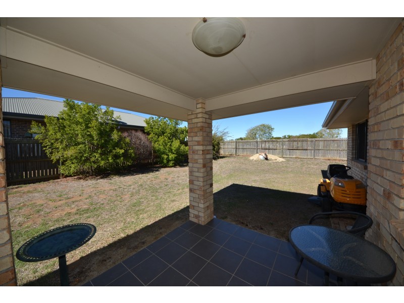 8 Lawson Ct, Gracemere QLD 4702