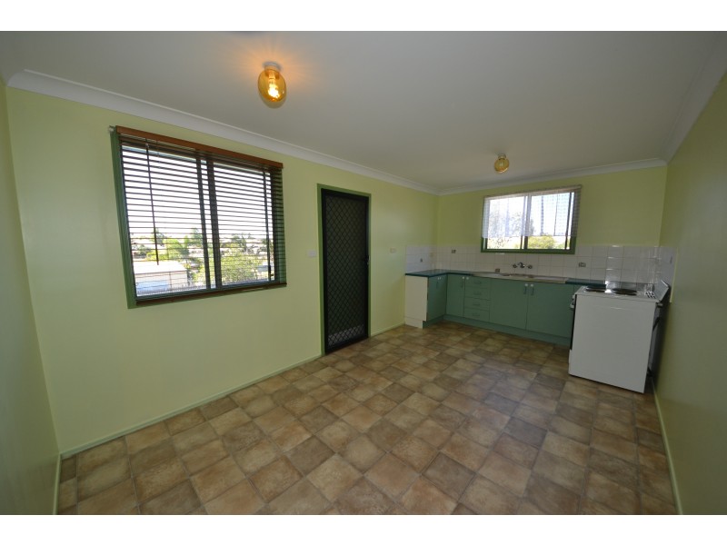 37 Cowan St, Gracemere QLD 4702