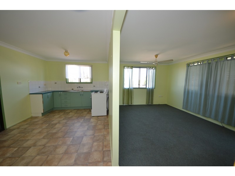 37 Cowan St, Gracemere QLD 4702