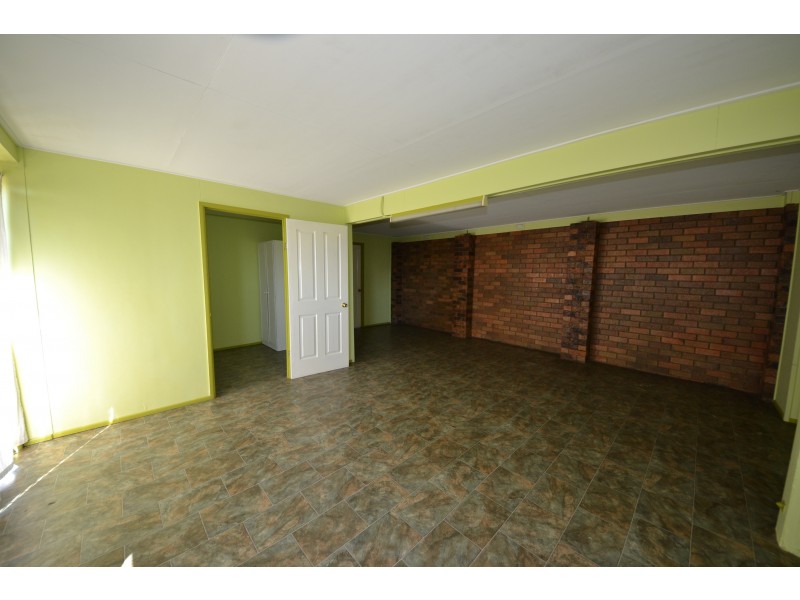 37 Cowan St, Gracemere QLD 4702