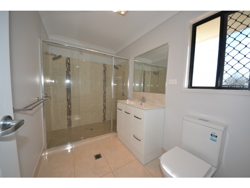 8 Bryce Ct, Gracemere QLD 4702