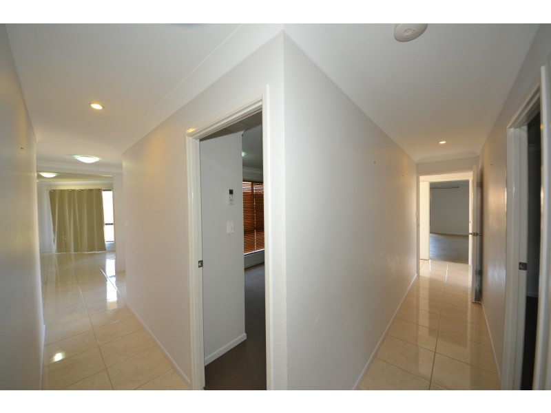 8 Bryce Ct, Gracemere QLD 4702