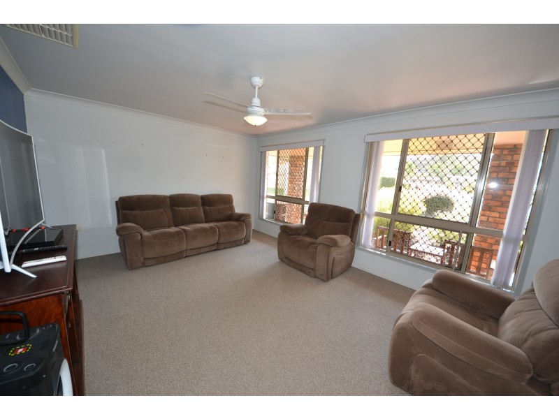 11 Blyth Avenue, Gracemere QLD 4702