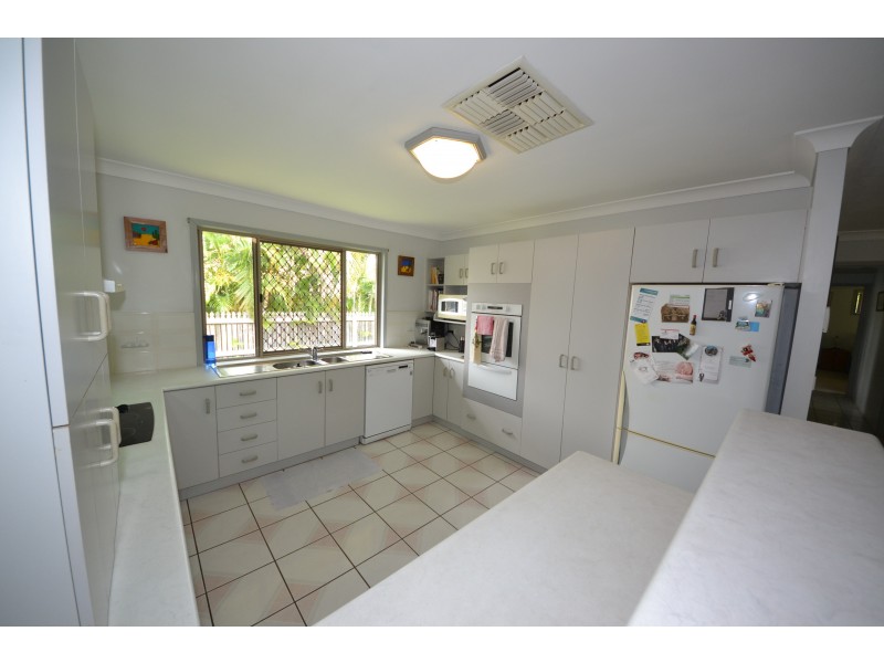 11 Blyth Avenue, Gracemere QLD 4702