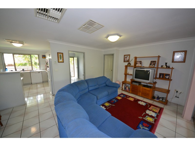11 Blyth Avenue, Gracemere QLD 4702
