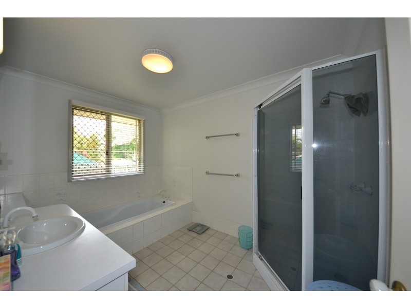 11 Blyth Avenue, Gracemere QLD 4702