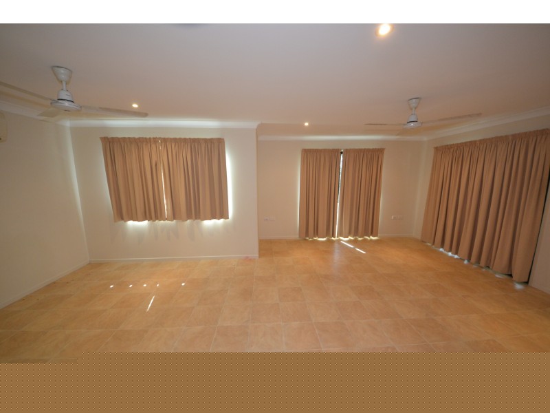 Unit 2/13 O’shanesy St, Gracemere QLD 4702