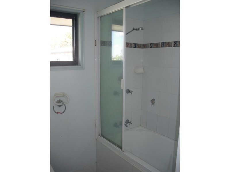 100 Donovan Cres, Gracemere QLD 4702
