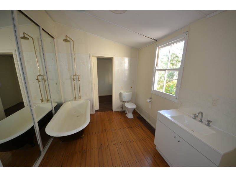 79 River St, Mount Morgan QLD 4714