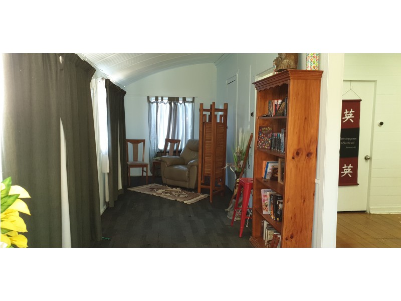 83 James St, Mount Morgan QLD 4714