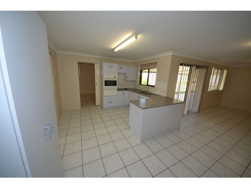 8 Lamb Avenue, Gracemere QLD 4702