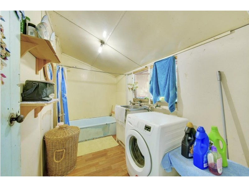 49b Tipperary Rd, Mount Morgan QLD 4714