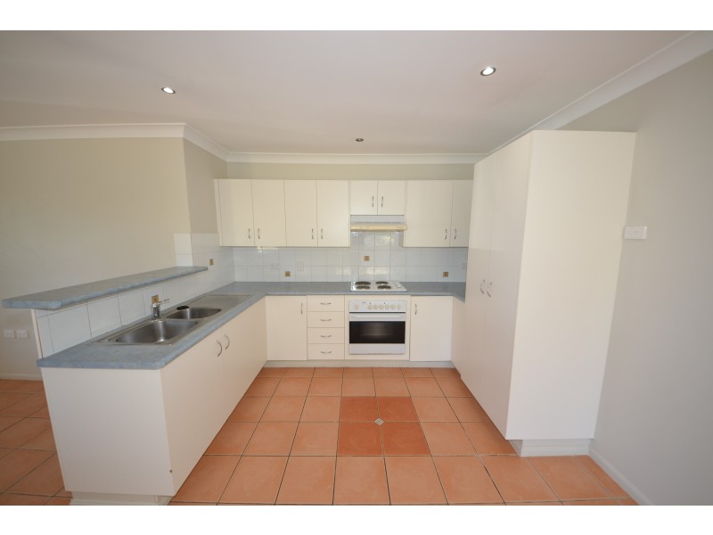 12 Rosewood Ave, Gracemere QLD 4702