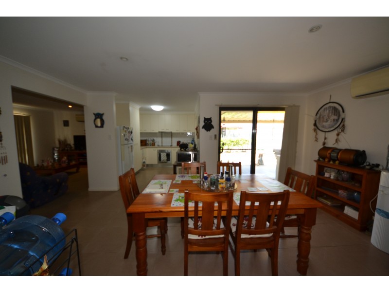 4 Chatterton Bvd, Gracemere QLD 4702
