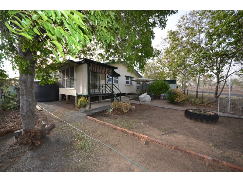 5 School St, Bajool QLD 4699