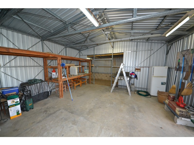 5 School St, Bajool QLD 4699