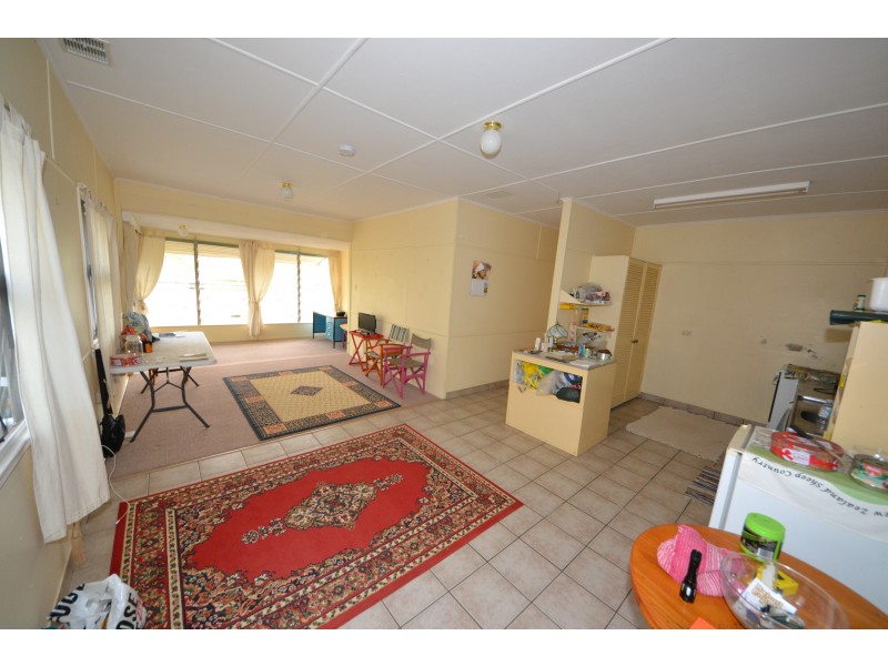 5 School St, Bajool QLD 4699