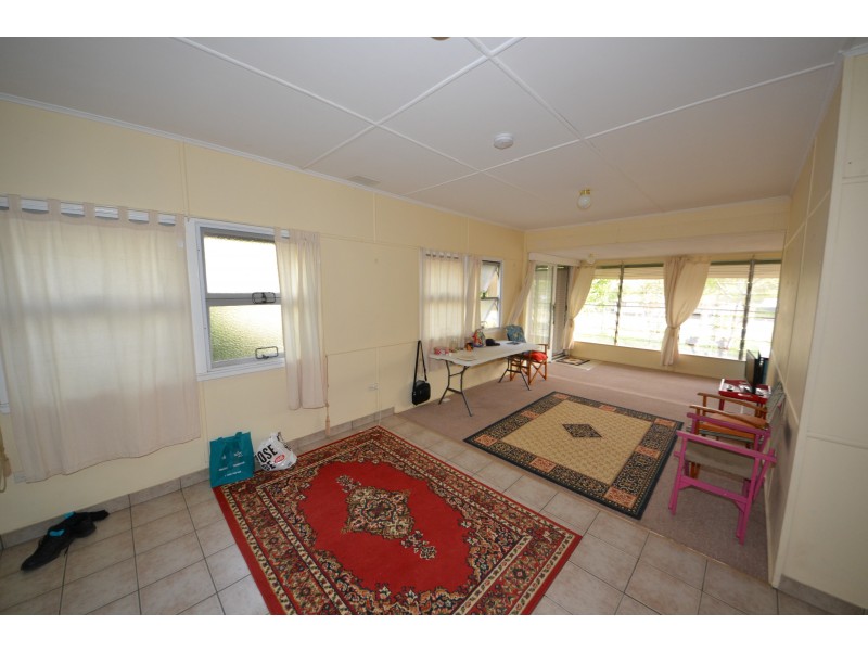 5 School St, Bajool QLD 4699
