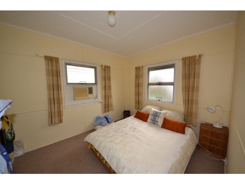 5 School St, Bajool QLD 4699