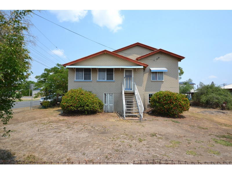 27 Main St, Park Avenue QLD 4701