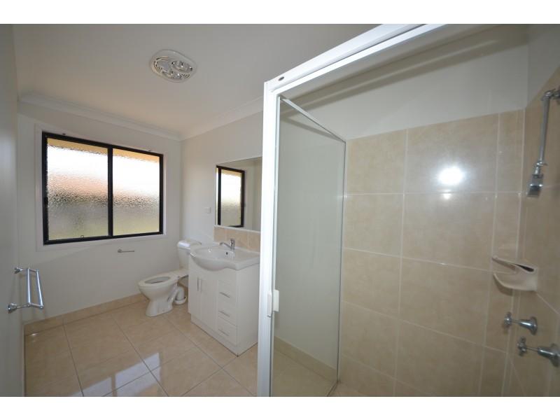 3 Cockatoo Ct, Gracemere QLD 4702