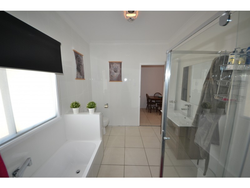 54 Pattison St, Mount Morgan QLD 4714