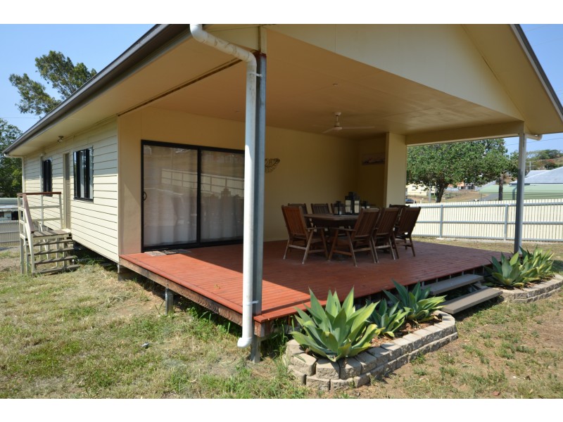 54 Pattison St, Mount Morgan QLD 4714