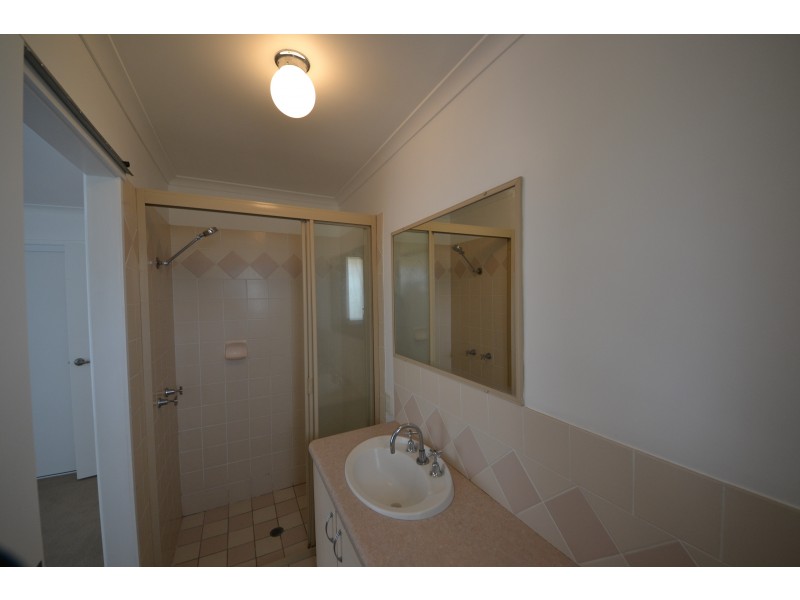 18 Rosewood Ave, Gracemere QLD 4702