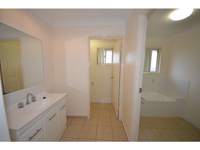 3 Louise Ct, Gracemere QLD 4702