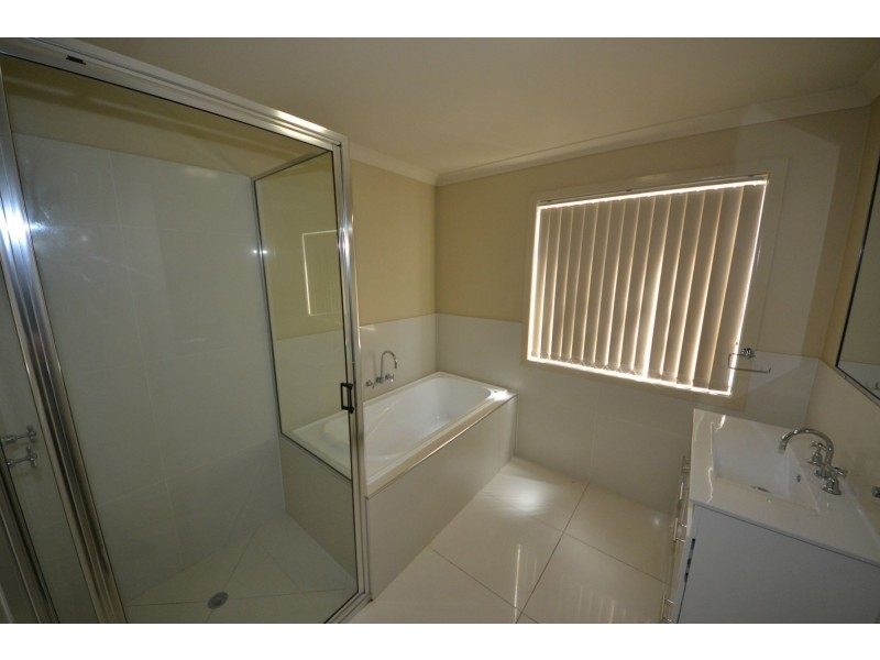 16 Koolamarra Drive, Gracemere QLD 4702