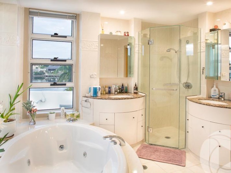 17 Staysail Crescent, Clear Island Waters QLD 4226