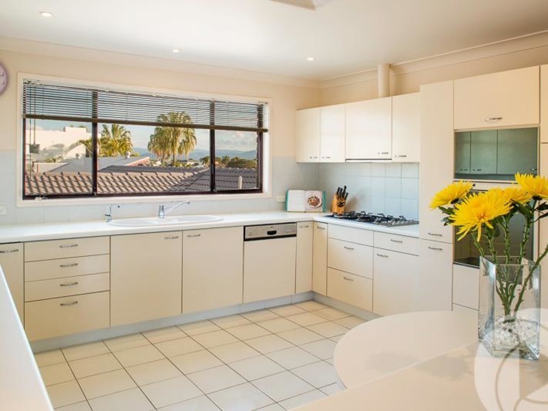 12 Claymore Crescent, Sorrento QLD 4217