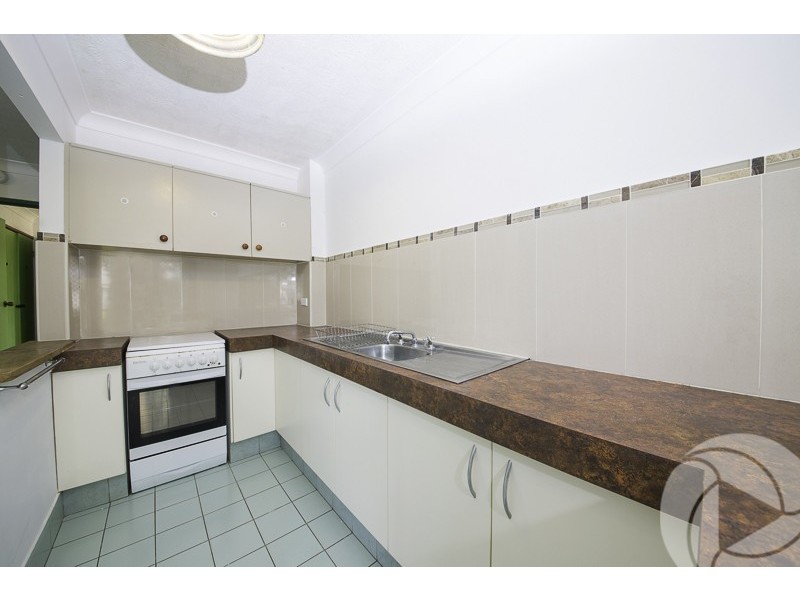 1/11 Brett Avenue, Labrador QLD 4215