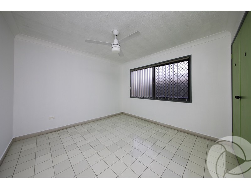 1/11 Brett Avenue, Labrador QLD 4215