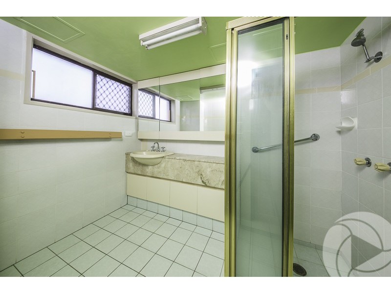 1/11 Brett Avenue, Labrador QLD 4215