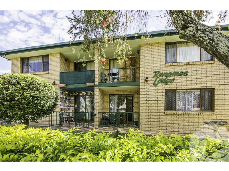 1/11 Brett Avenue, Labrador QLD 4215