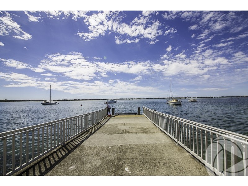 1/11 Brett Avenue, Labrador QLD 4215