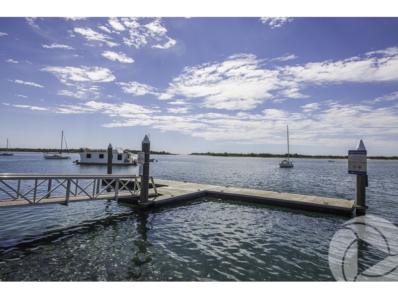 1/11 Brett Avenue, Labrador QLD 4215