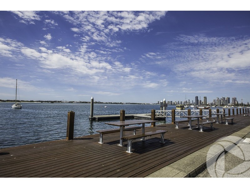 1/11 Brett Avenue, Labrador QLD 4215