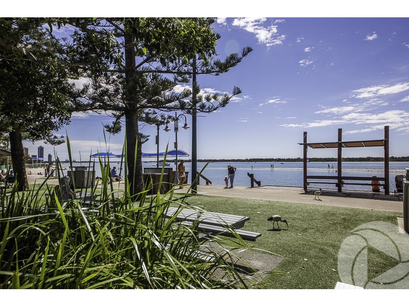 1/11 Brett Avenue, Labrador QLD 4215