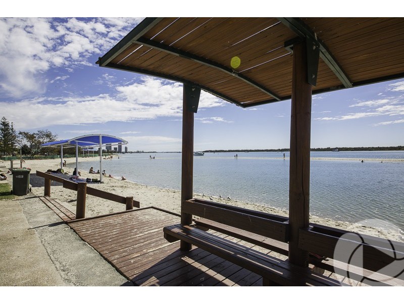 1/11 Brett Avenue, Labrador QLD 4215