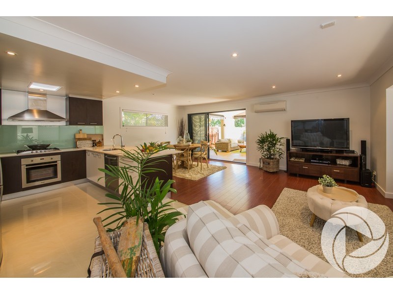 16 Verona Avenue, Isle Of Capri QLD 4217