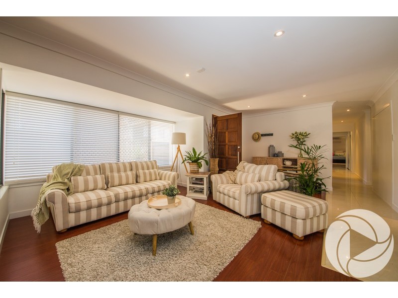 16 Verona Avenue, Isle Of Capri QLD 4217