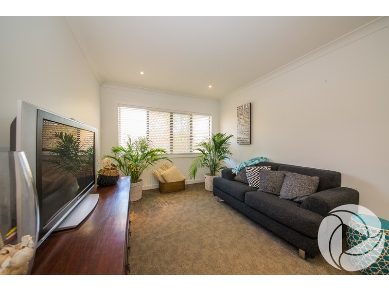 16 Verona Avenue, Isle Of Capri QLD 4217