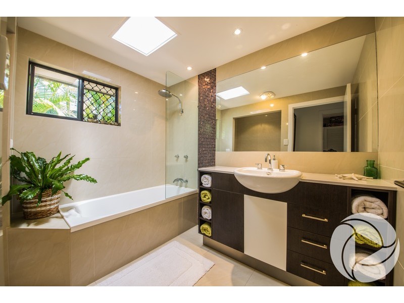 16 Verona Avenue, Isle Of Capri QLD 4217