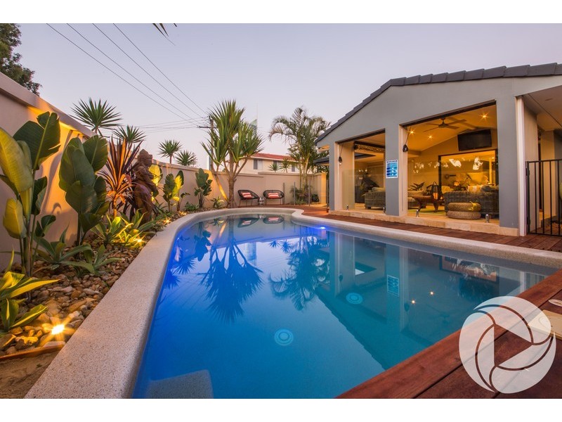 16 Verona Avenue, Isle Of Capri QLD 4217
