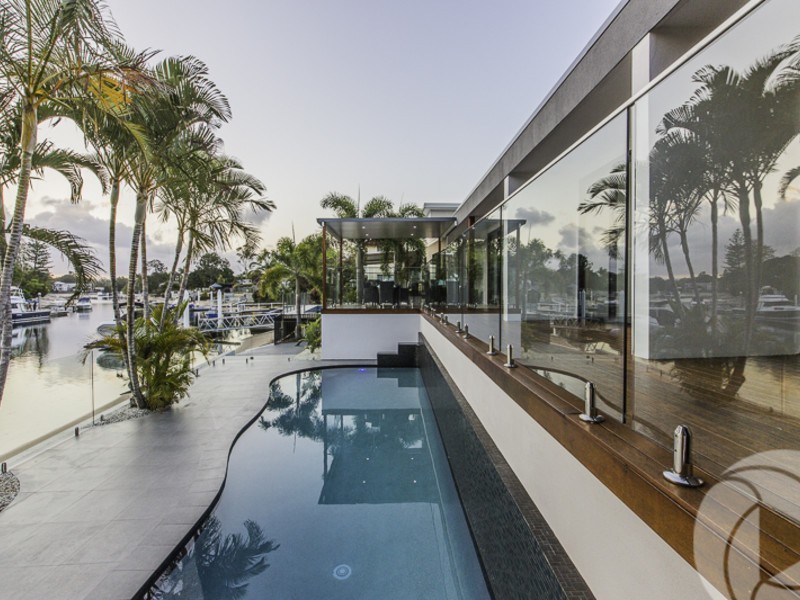 7 Lakeside Avenue, Broadbeach Waters QLD 4218